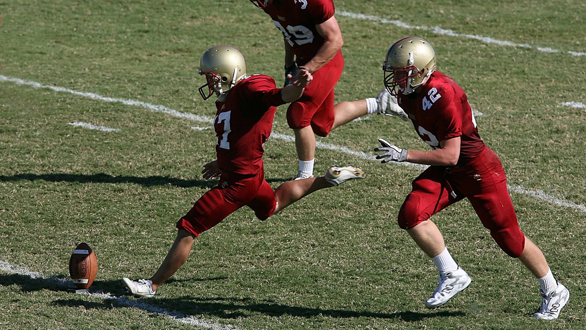 英超-萨拉赫破门赫拉芬贝赫建功 利物浦2-0维拉止四连败，萨拉赫连续9场破门 利物浦队史首人